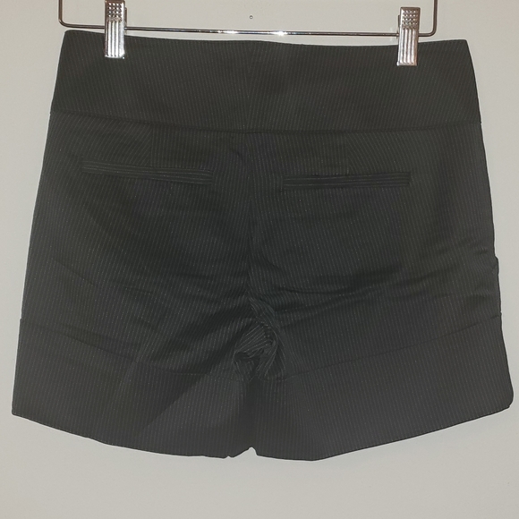 Bebe pin stripe shorts 0 - Picture 7 of 9